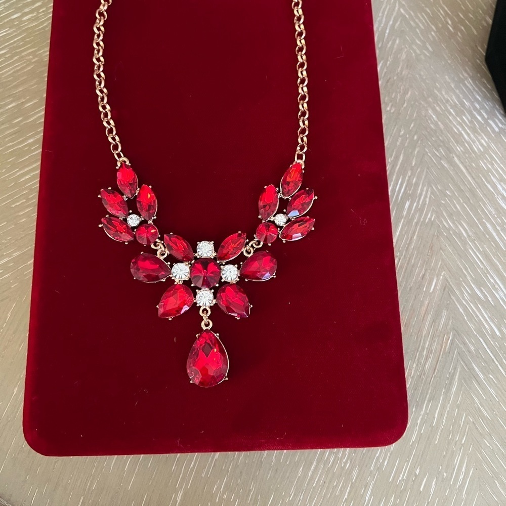 Vintage Necklace - Picture 2 of 6